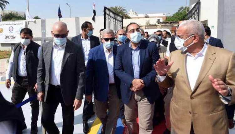 رئيس الوزراء يتفقد أعمال تطوير مستشفى السويس الجامعي