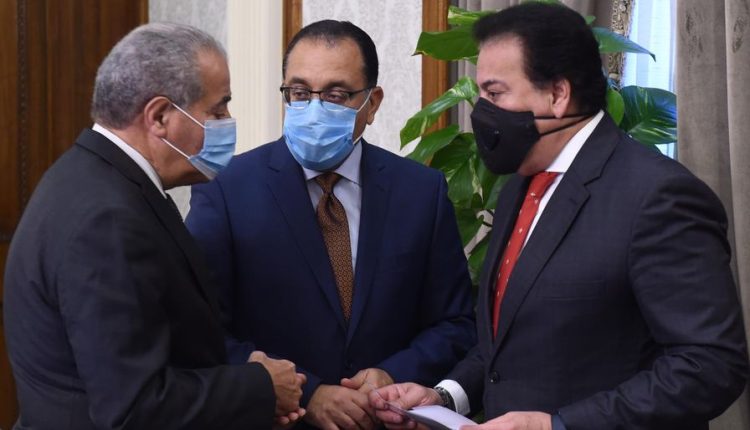 رئيس مجلس الوزراء خلال اجتماع الحكومة