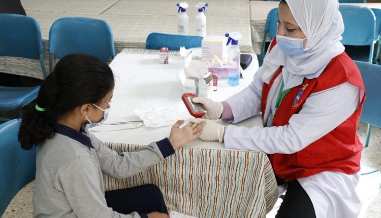 فحص طلاب المدارس