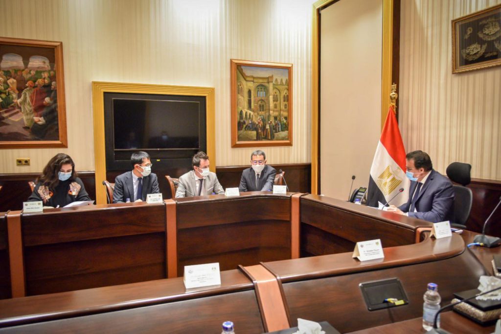الصحة: مصر تحصل على 30 سيارة مجهزة لنقل اللقاحات من «تويوتا اليابانية والجافي»