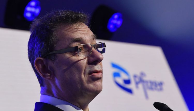 ألبرت بورلا الرئيس التنفيذي لشركة فايزر الأمريكية