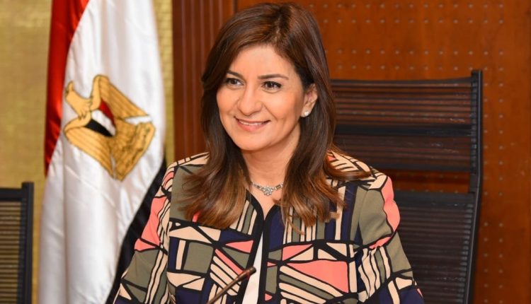 السفيرة نبيلة مكرم