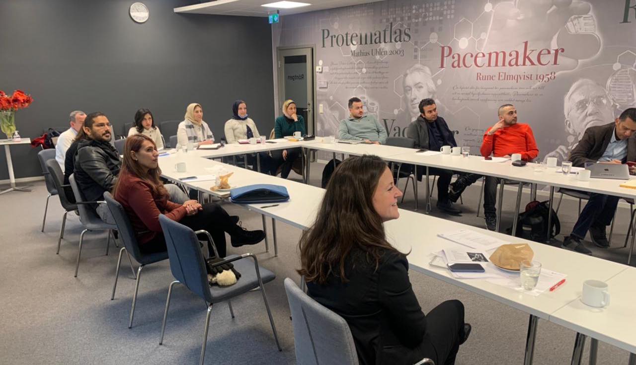 هيئة الشراء الموحد تبحث سبل التعاون مع دولة السويد