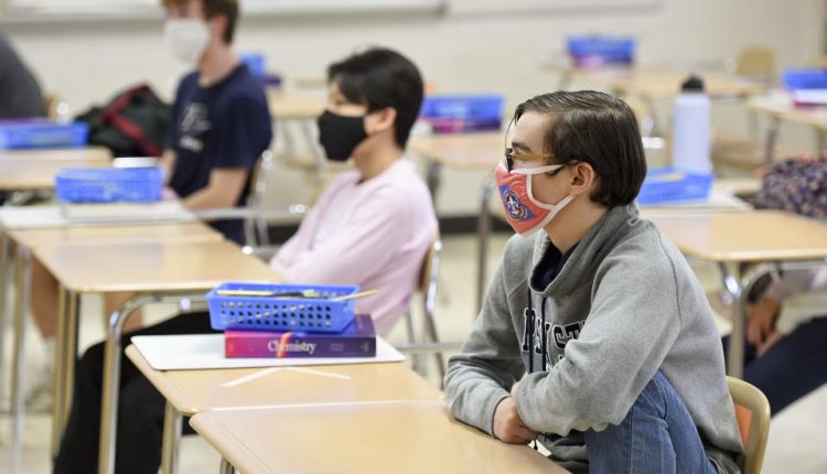 بريطانيا تلزم تلاميذ المدارس باستخدام الكمامات