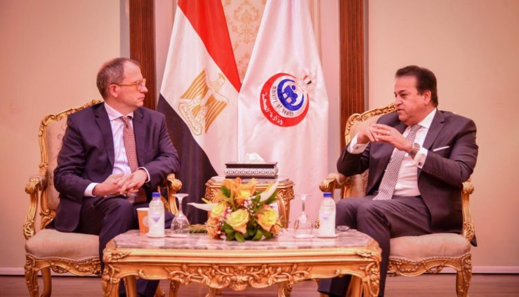 جانب من اجتماع وزير الصحة بسفير بولندا