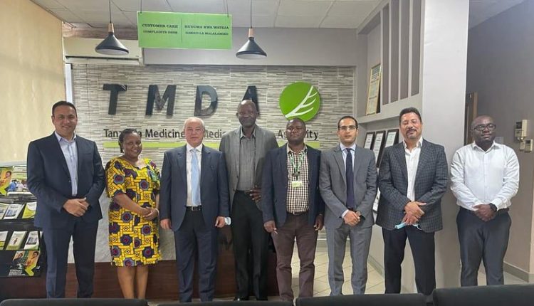 رئيس غرفة صناعة الأدوية يلتقي مع قيادات قطاع الدواء في تنزانيا