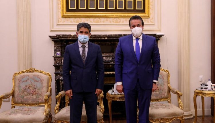 الدكتور خالد عبدالغفار والدكتور أحمد المنظري