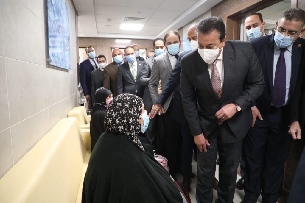 القائم بأعمال وزير الصحة يتفقد عددًا من المستشفيات ووحدات ومراكز طب الأسرة بالإسماعيلية جانب من الزيارة