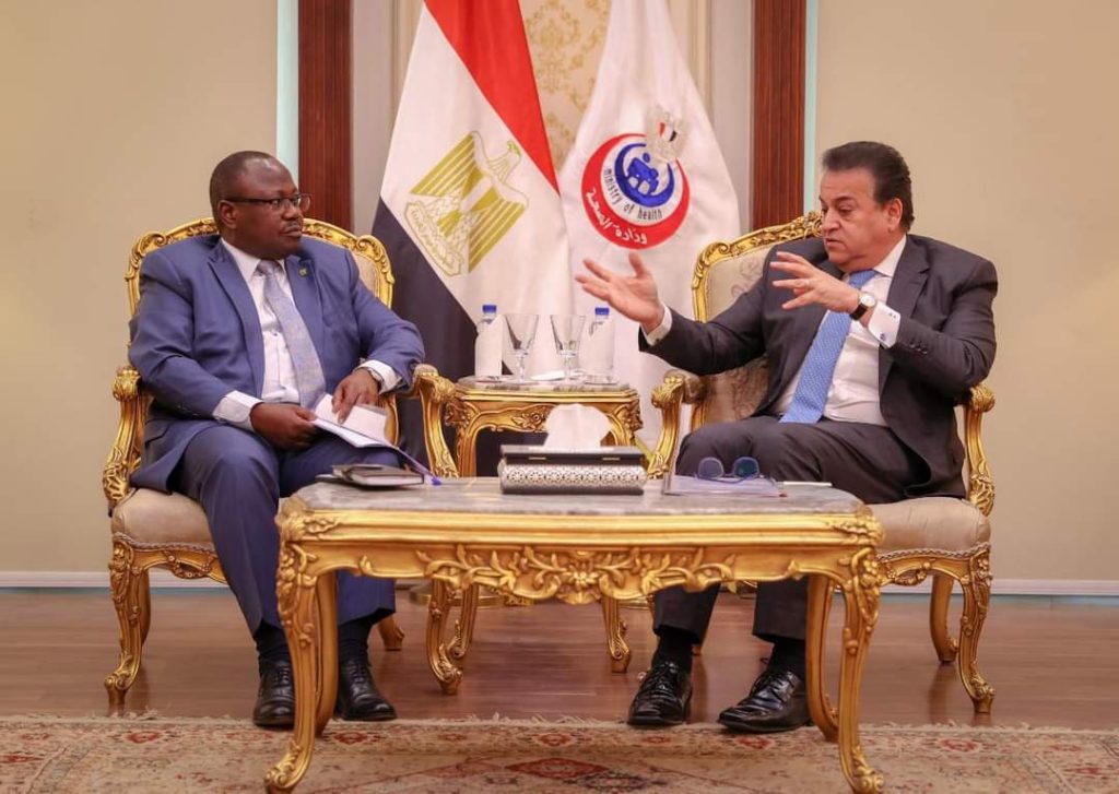 خالد عبدالغفار يستقبل سفير دولة زامبيا لدى مصر لبحث أوجه التعاون بين البلدين في القطاع الصحي