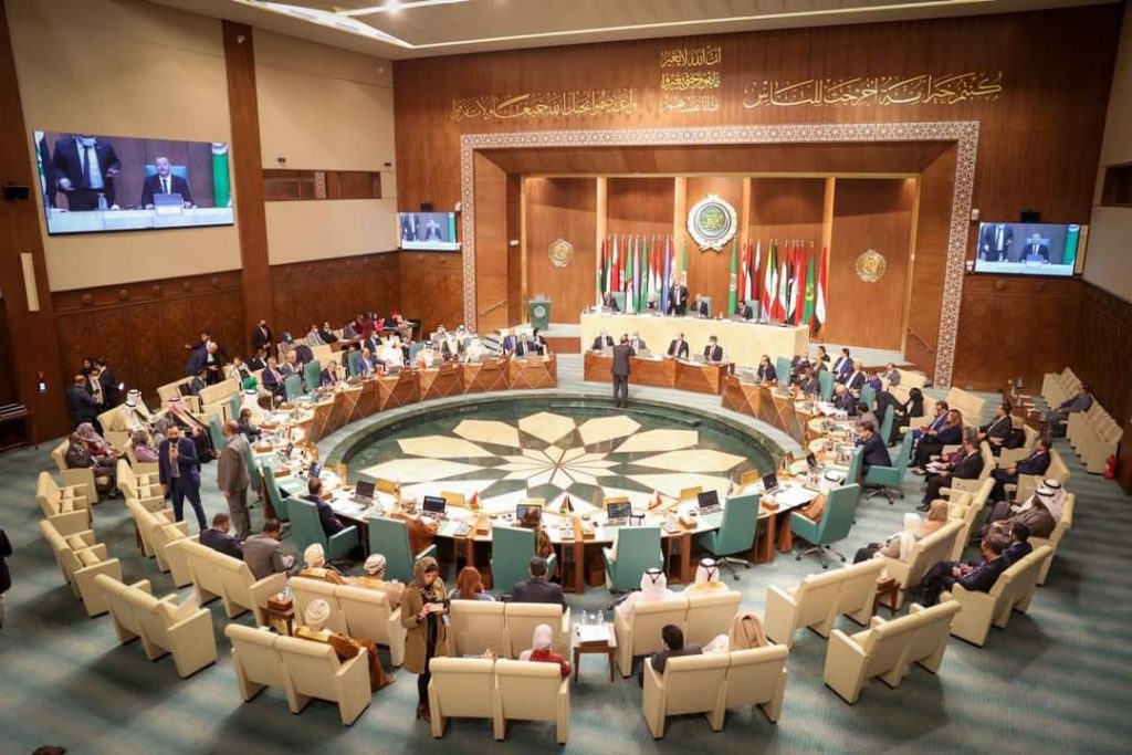 خالد عبدالغفار يؤكد أهمية توحيد الجهود لتحقيق الاكتفاء الذاتي من اللقاحات المضادة لفيروس كورونا