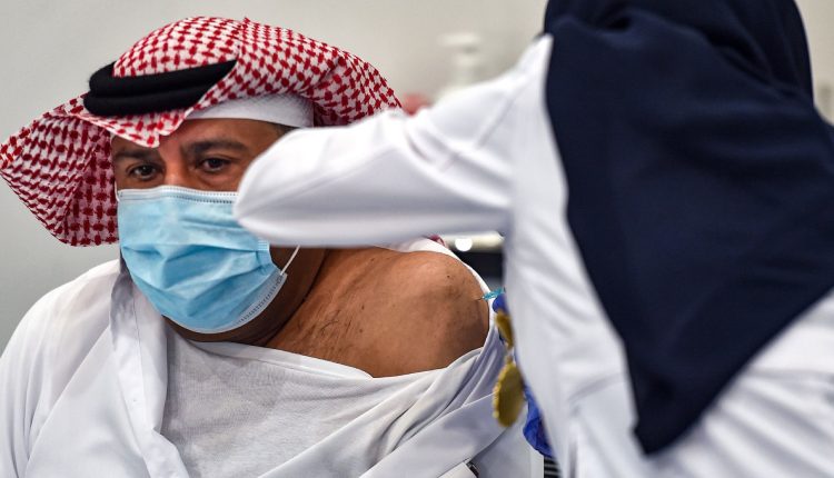 لقاح كورونا في الخليج