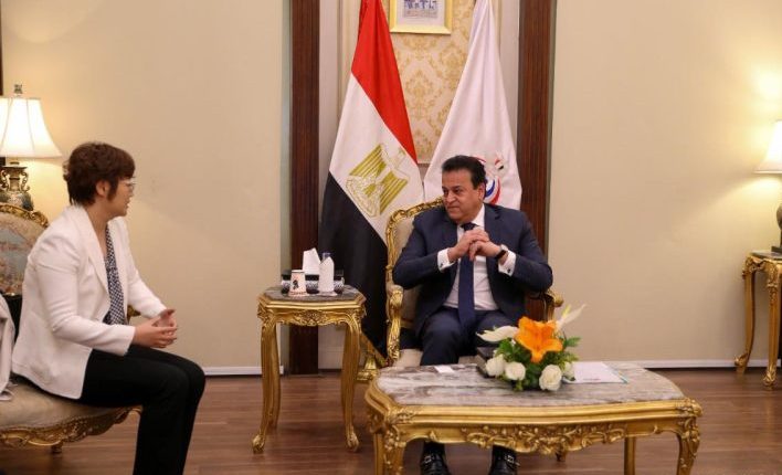 القائم بأعمال وزير الصحة يستقبل مدير عام «سينوفاك» الصينية