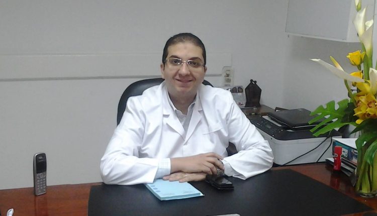 د. أحمد غلوش استشاري ورئيس قسم الجهاز الهضمي والكبد والمناظير