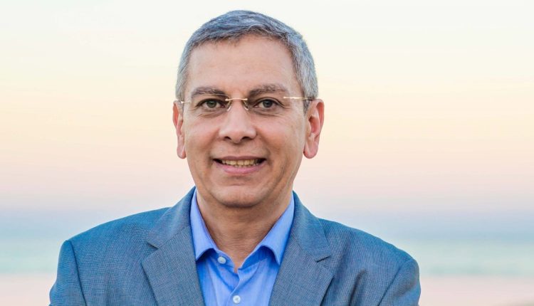 الدكتور أشرف الخولي، العضو المنتدب للشركة القابضة للأدوية