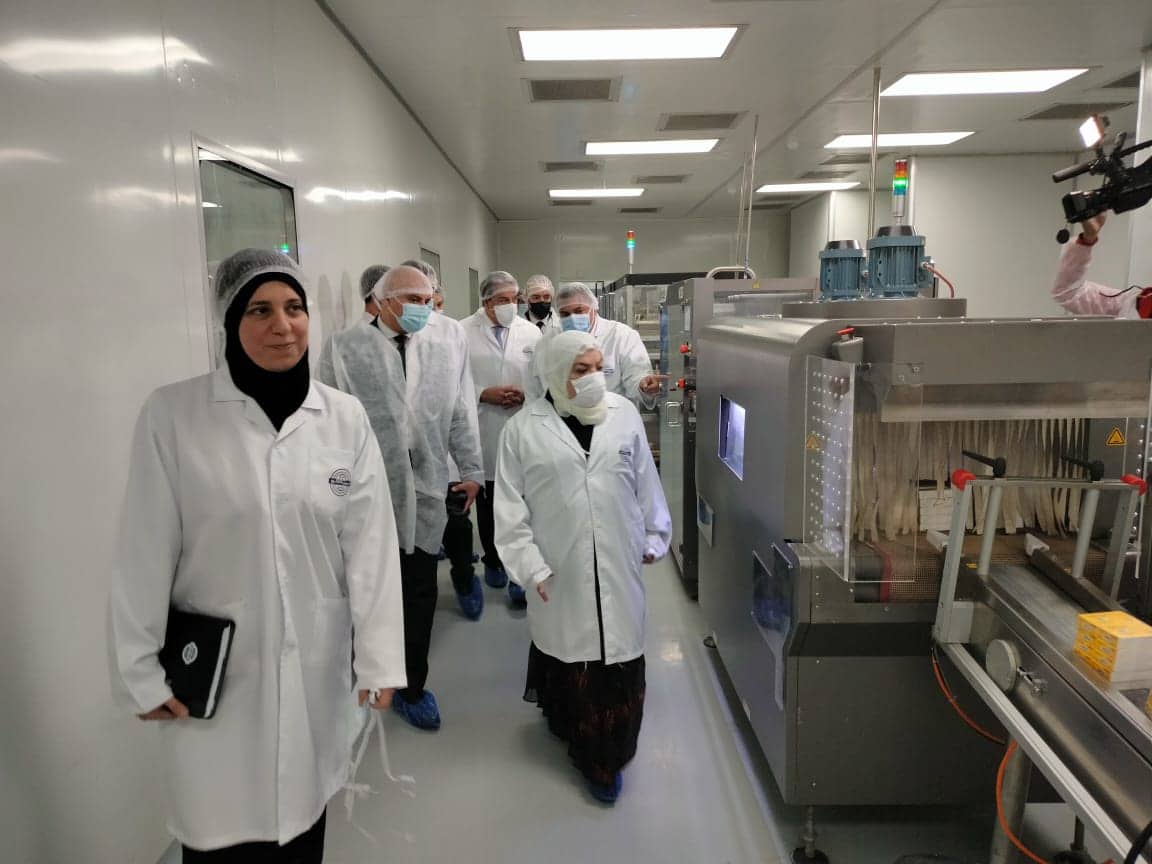 القائم بأعمال وزير الصحة يتفقد مصنع «ايبيكو للأدوية»