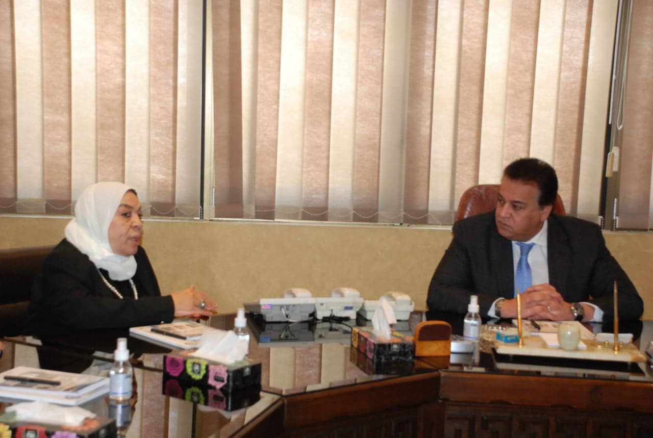 القائم بأعمال وزير الصحة يتفقد مصنع «ايبيكو للأدوية»