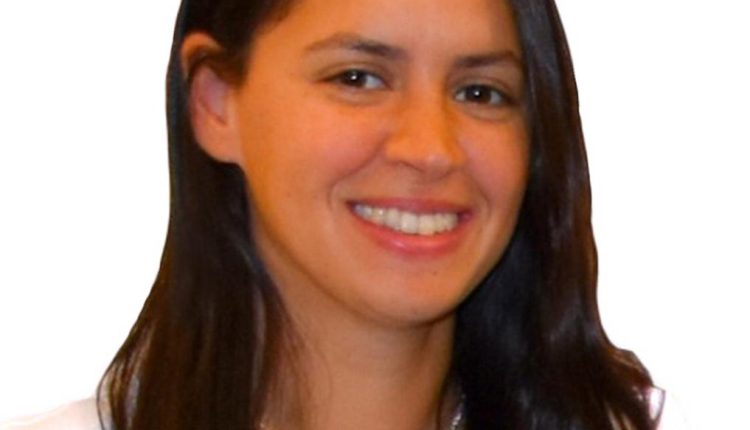 الدكتورة يمنى العزبي الرئيس التنفيذي لصيدليات العزبي