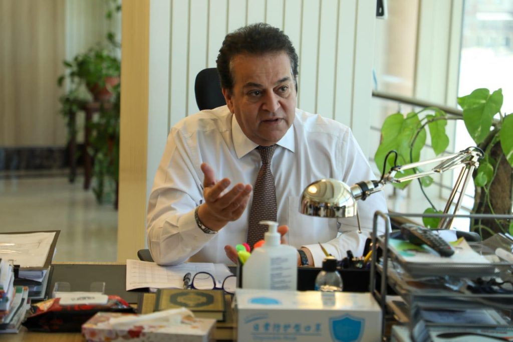 الدكتور خالد عبدالغفار وزير الصحة