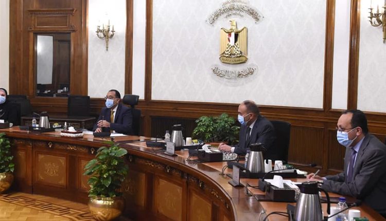 جانب من اجتماع رئيس الوزراء