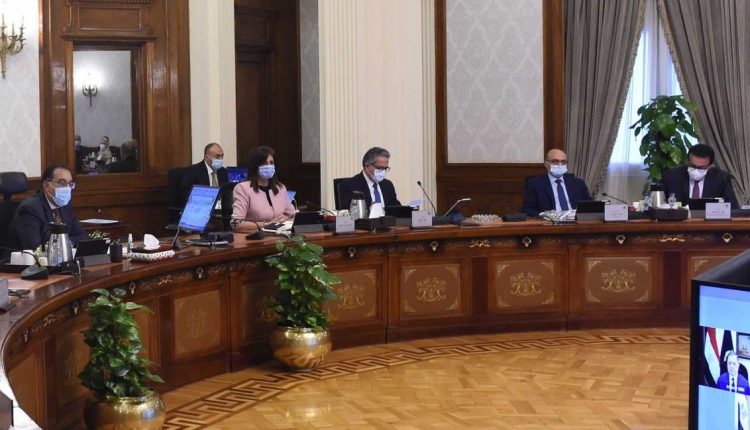 جانب من اجتماع رئيس الوزراء