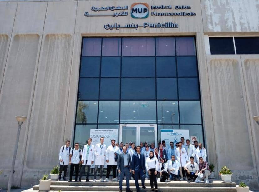 مصانع المهن الطبية للأدوية تستقبل طلاب كلية صيدلة جامعة الملك سلمان