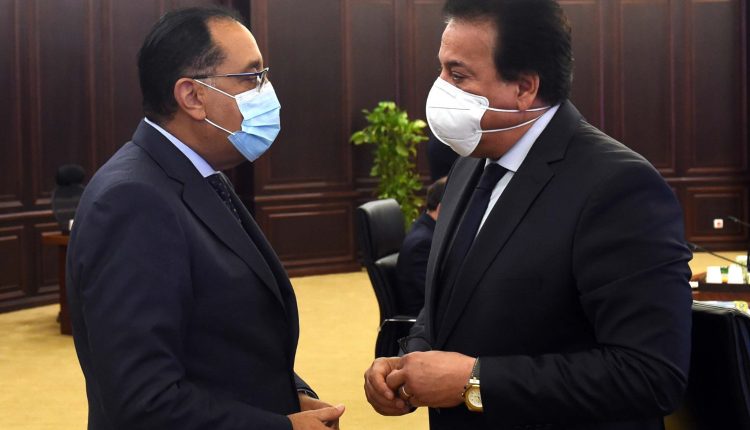 رئيس الوزراء والقائم بأعمال وزير الصحة