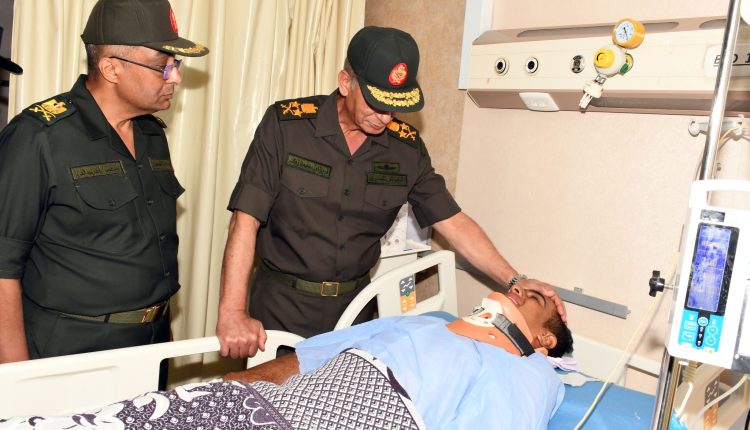 وزير الدفاع والإنتاج الحربى يزور مصابى العمليات الحربية