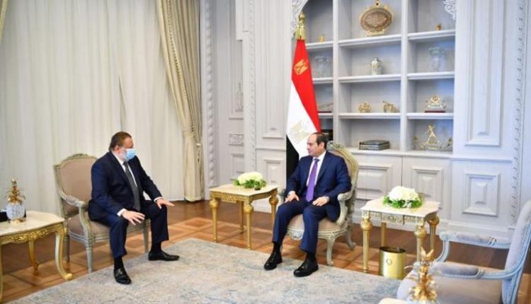 الرئيس السيسي وحسن عبدالله القائم بعمل محافظ البنك المركزي