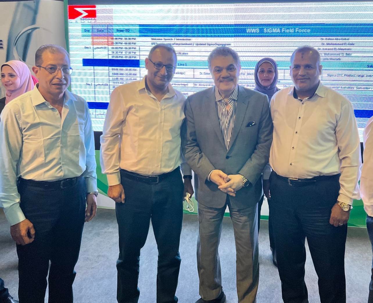 الدكتور السيد البدوي يكرم مدراء المناطق ومندوبي الدعاية الطبية بشركة «سيجما»