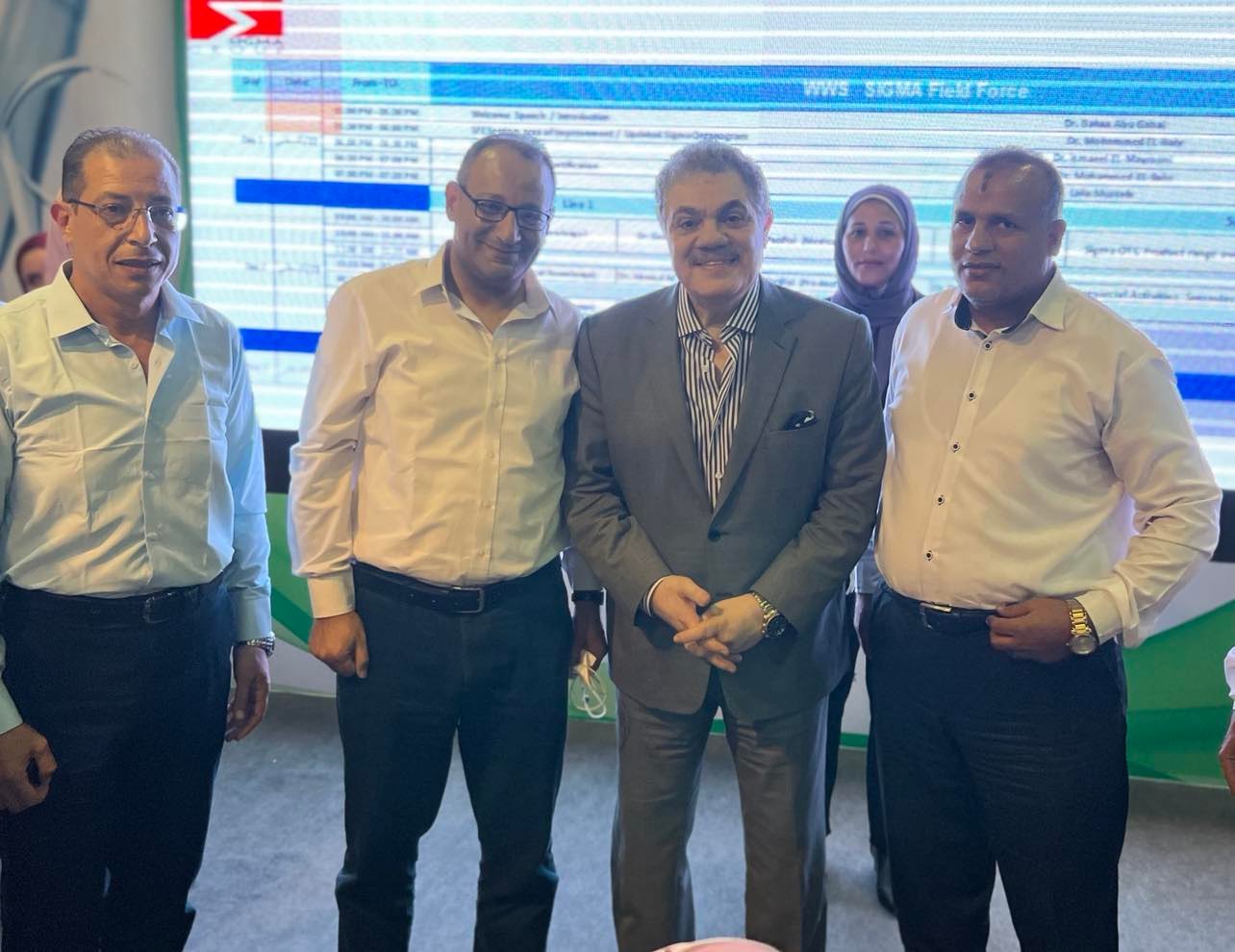 الدكتور السيد البدوي يكرم مدراء المناطق ومندوبي الدعاية الطبية بشركة «سيجما»