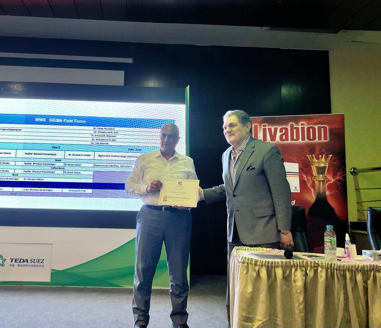  الدكتور السيد البدوي يكرم مدراء المناطق ومندوبي الدعاية الطبية بشركة «سيجما»  