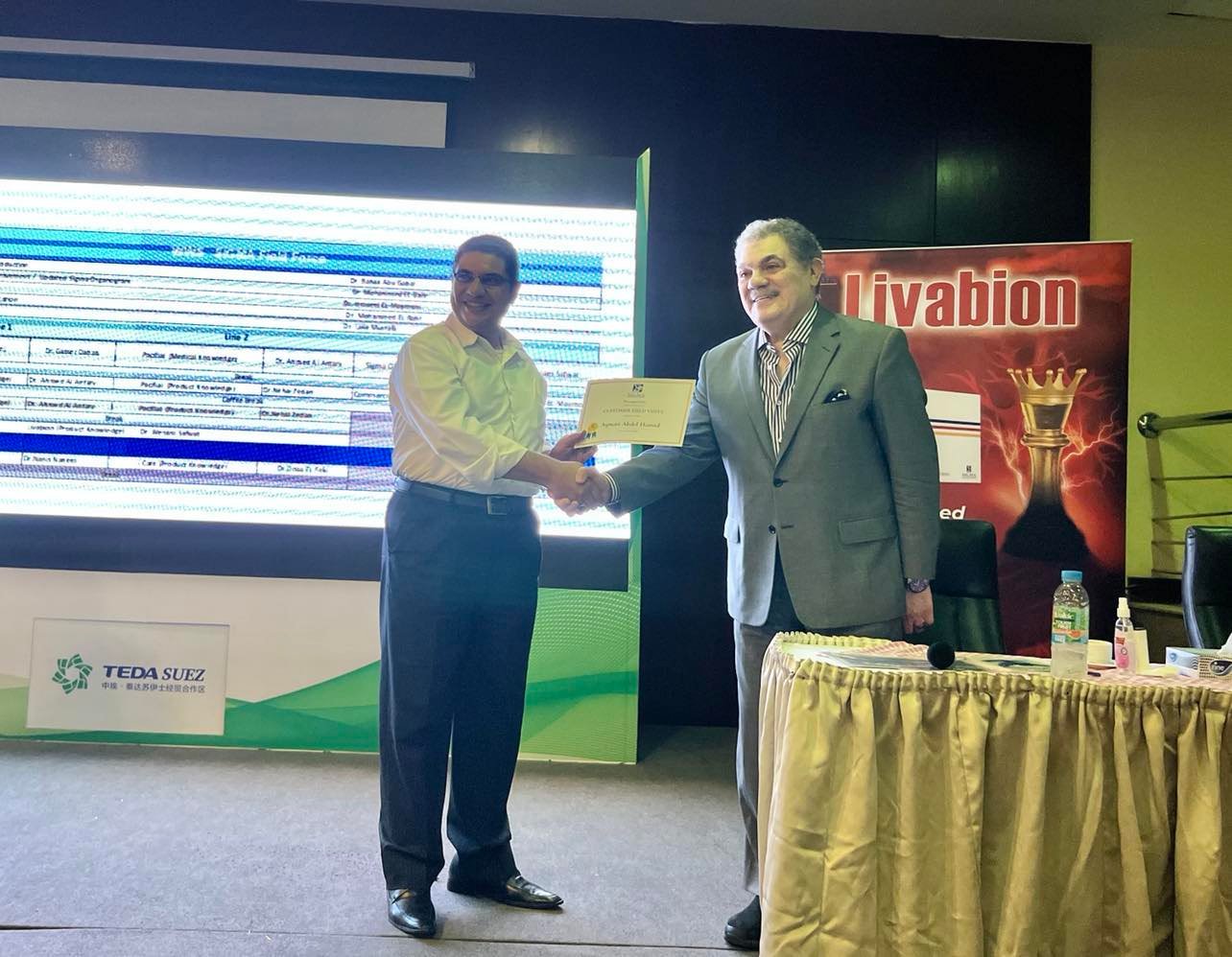  الدكتور السيد البدوي يكرم مدراء المناطق ومندوبي الدعاية الطبية بشركة «سيجما»  