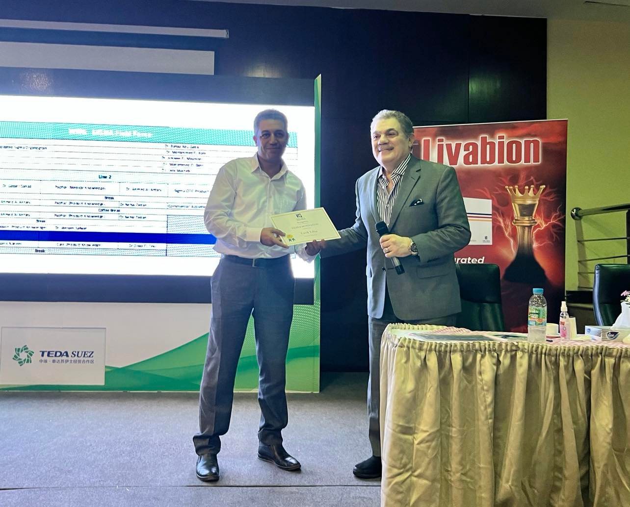  الدكتور السيد البدوي يكرم مدراء المناطق ومندوبي الدعاية الطبية بشركة «سيجما»  