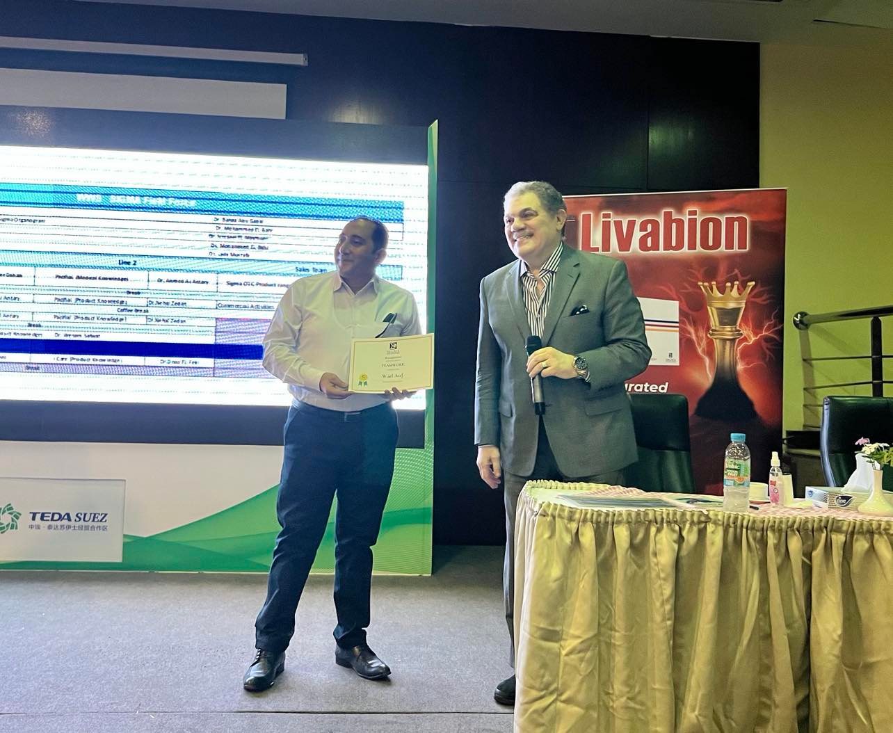  الدكتور السيد البدوي يكرم مدراء المناطق ومندوبي الدعاية الطبية بشركة «سيجما»  