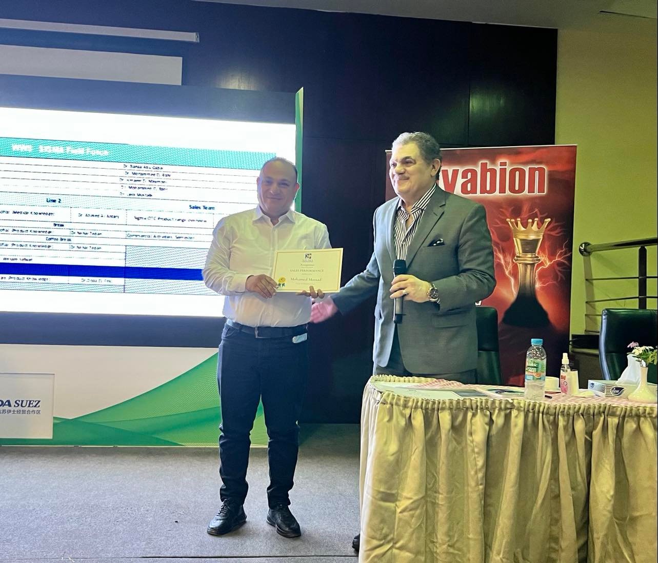  الدكتور السيد البدوي يكرم مدراء المناطق ومندوبي الدعاية الطبية بشركة «سيجما»  