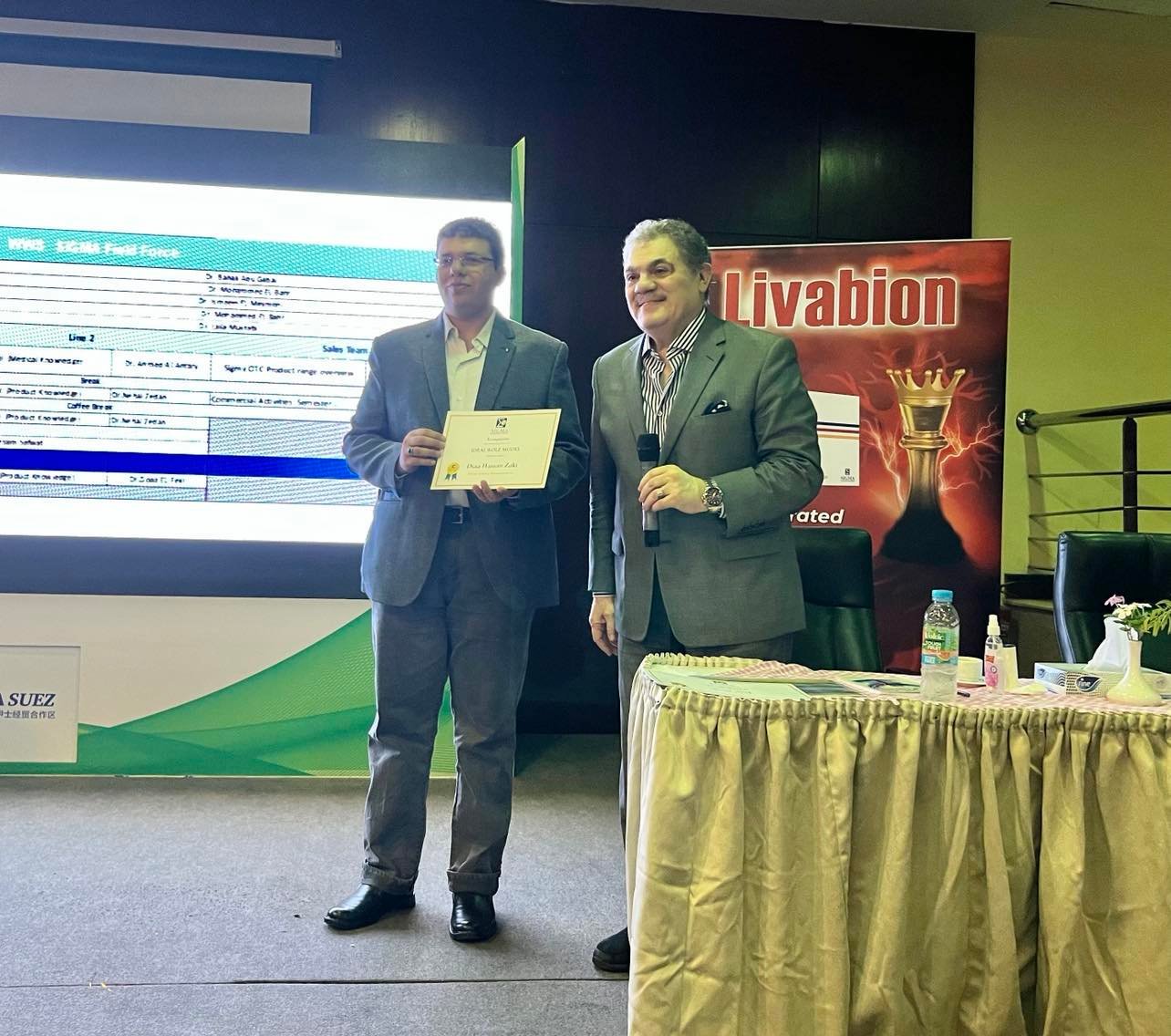 الدكتور السيد البدوي يكرم مدراء المناطق ومندوبي الدعاية الطبية بشركة «سيجما»