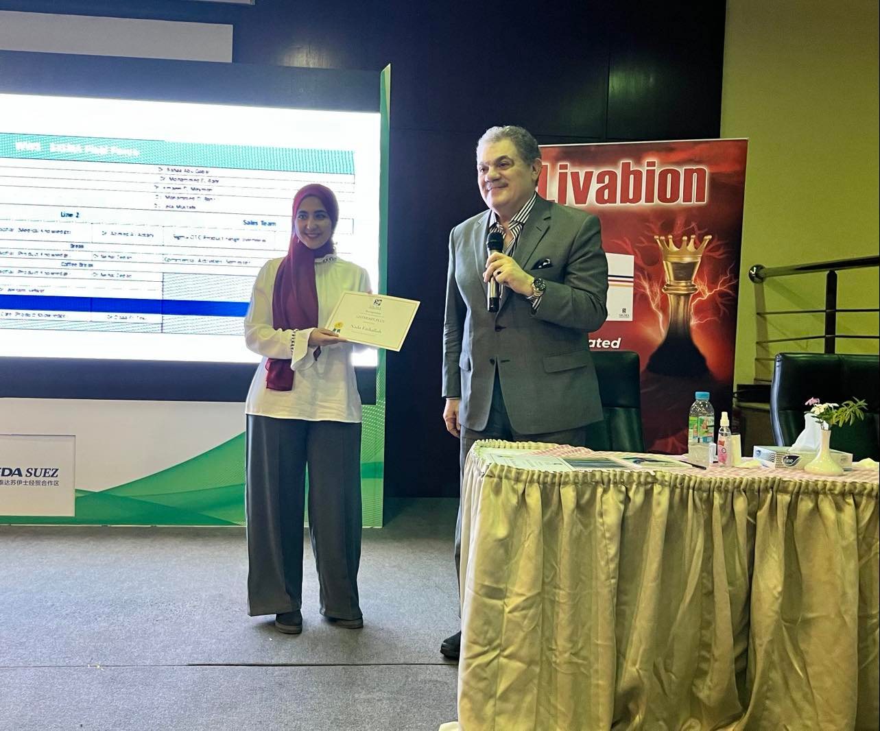  الدكتور السيد البدوي يكرم مدراء المناطق ومندوبي الدعاية الطبية بشركة «سيجما»  