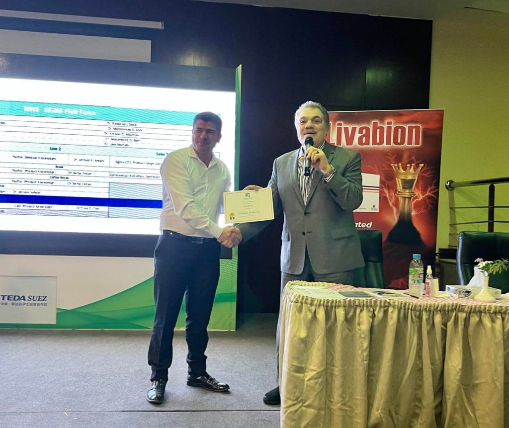  الدكتور السيد البدوي يكرم مدراء المناطق ومندوبي الدعاية الطبية بشركة «سيجما»  