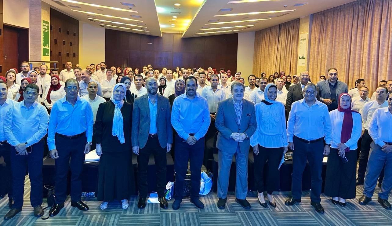 الدكتور السيد البدوي يكرم مدراء المناطق ومندوبي الدعاية الطبية بشركة «سيجما»