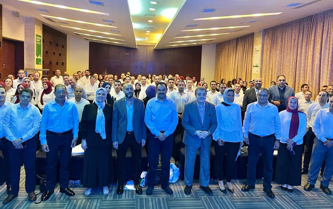 الدكتور السيد البدوي يكرم مدراء المناطق ومندوبي الدعاية الطبية بشركة «سيجما»