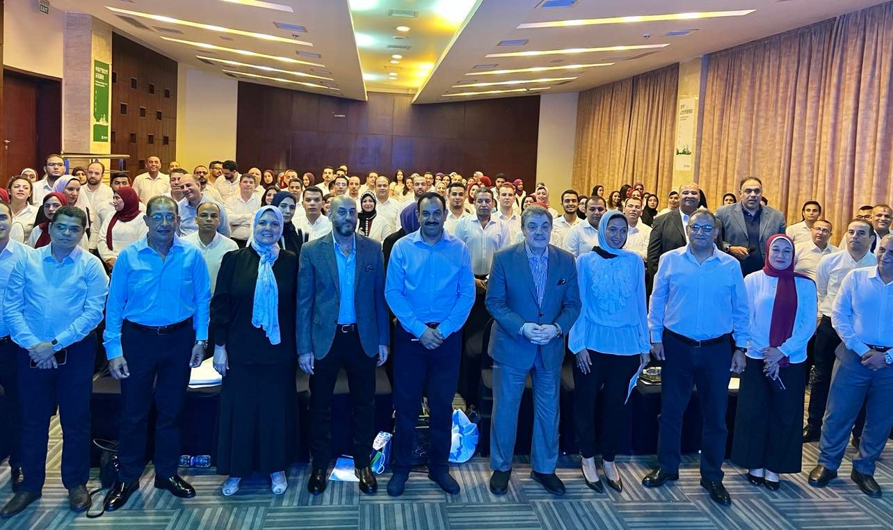 الدكتور السيد البدوي يكرم مدراء المناطق ومندوبي الدعاية الطبية بشركة «سيجما»