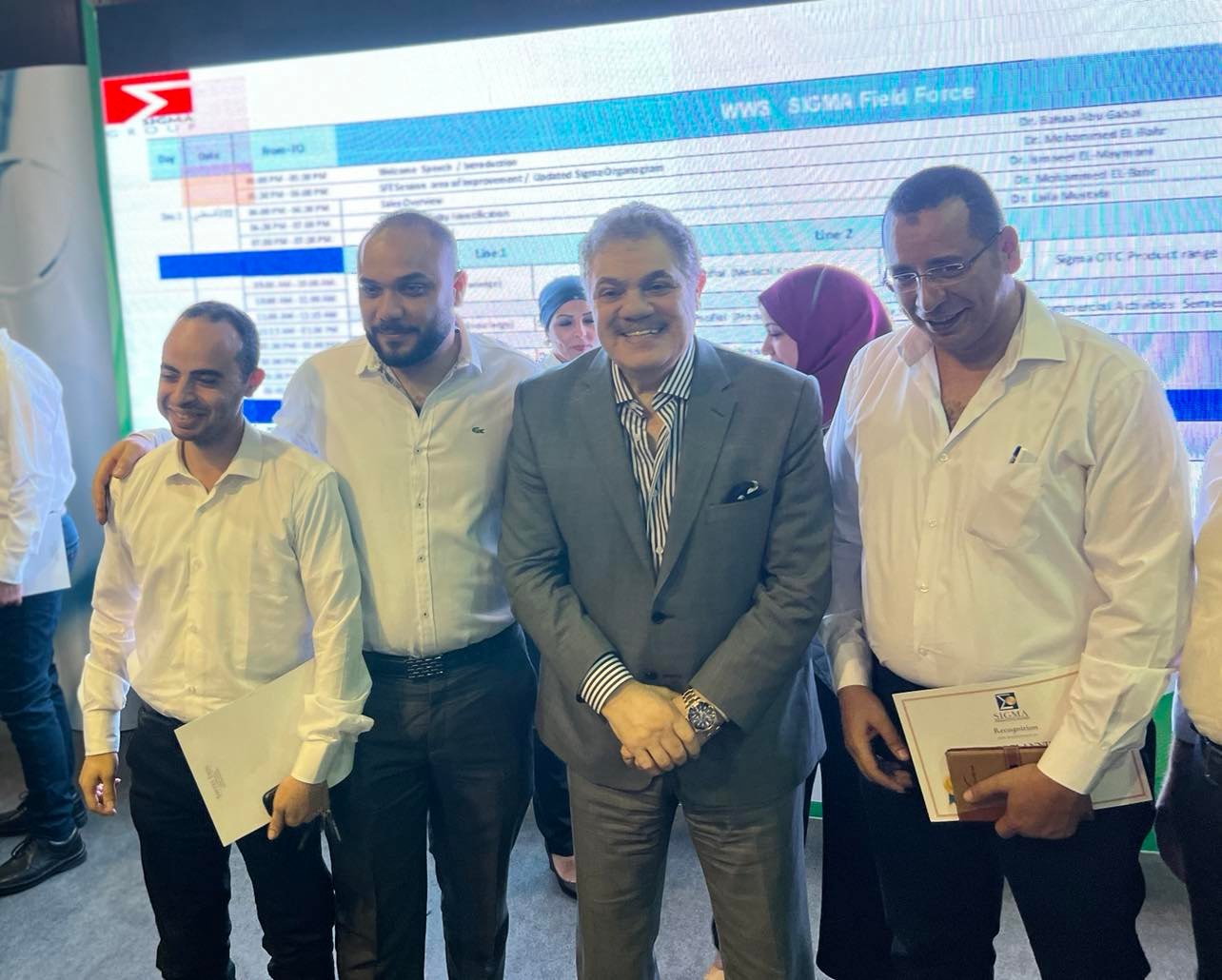 الدكتور السيد البدوي يكرم مدراء المناطق ومندوبي الدعاية الطبية بشركة «سيجما»