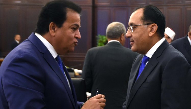 وزير الصحة خلال لقاءه برئيس الوزراء