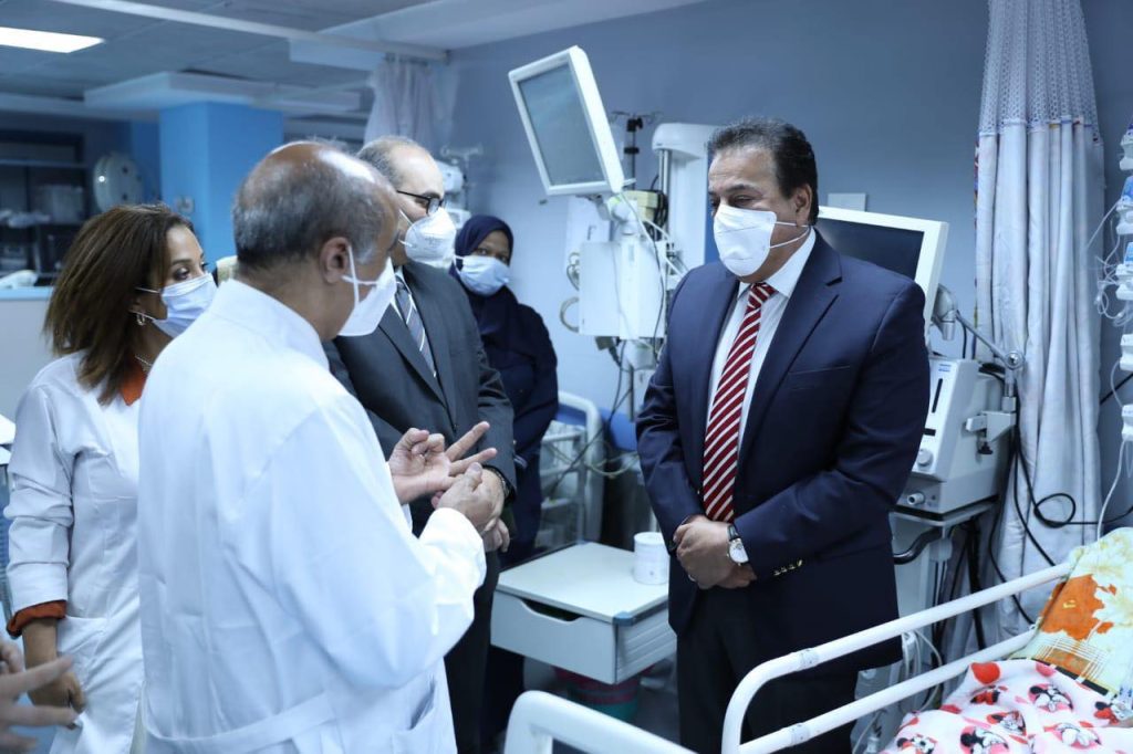 وزير الصحة يتفقد المعهد القومي للقلب