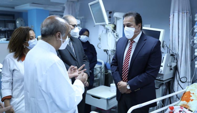 وزير الصحة يتفقد المعهد القومي للقلب