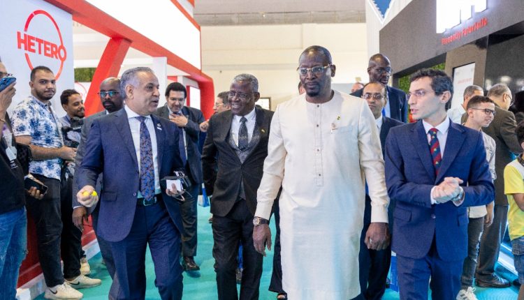 جانب من فعاليات معرض ومؤتمر "فارماكونكس"