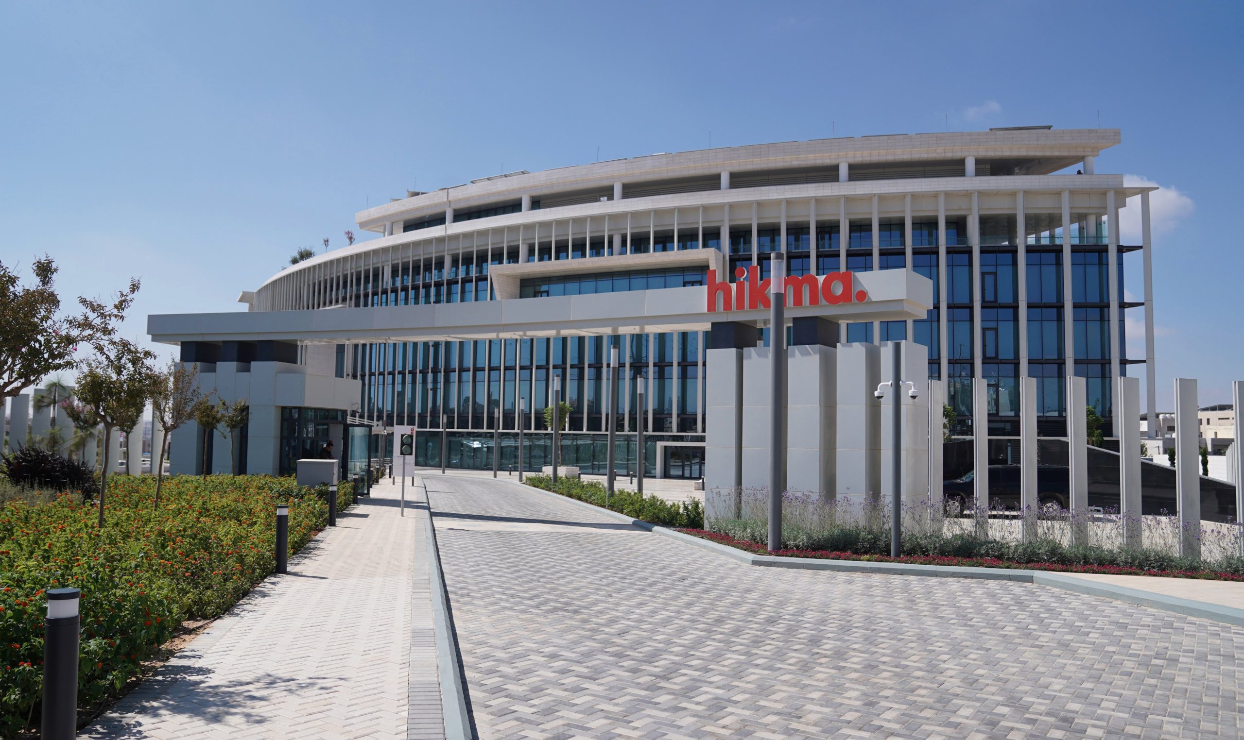 الملك عبدالله يفتتح المقر الإقليمي الجديد لـ«أدوية الحكمة» 