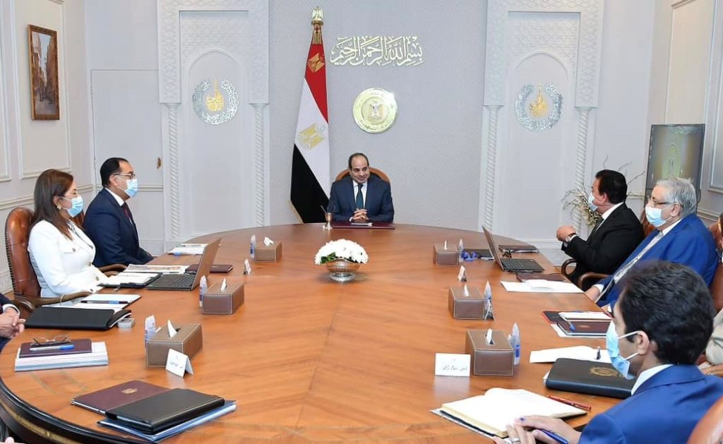 الرئيس السيسي يوجه بالإسراع في إنشاء المخازن الاستراتيجية للأدوية والمستلزمات الطبية جانب من الاجتماع