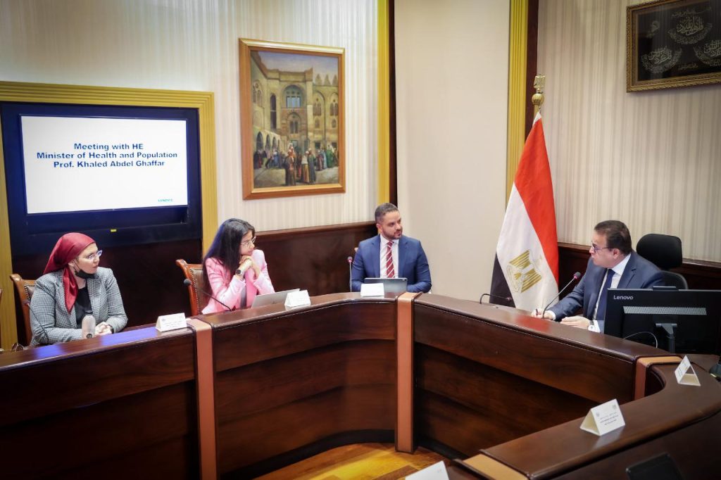 «الصحة» تبحث مع «ساندوز مصر» سبل التعاون لتوفير المثائل الحيوية للأدوية الخاصة بعلاج الأورام جانب من المحادثات