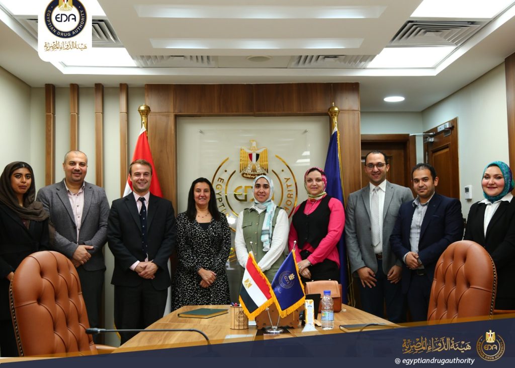 «هيئة الدواء» تبحث مع وفد حكومي بريطاني سبل التعاون في مجال صناعة المستحضرات الطبية